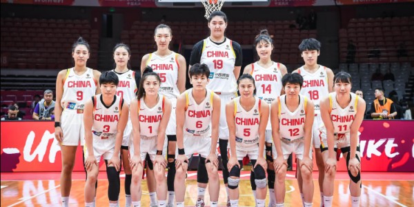 bob半岛体育-中国女篮半场领先南苏丹10分：张子宇8分 李月汝2分3犯规低迷
